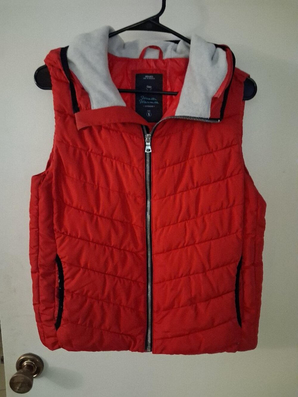 Women’s GAP Down Alternative Winter Warmth Puffer Vest – Red – Size Small